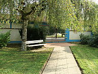 Der Eingang zur Schule